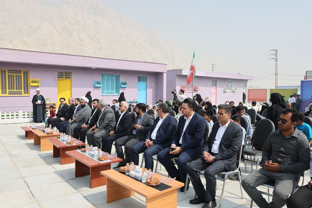 گشایش نخستین مدرسه انعطافپذیر استان بوشهر به همت پلیمر آریاساسول گشایش نخستین مدرسه انعطافپذیر استان بوشهر به همت پلیمر آریاساسول