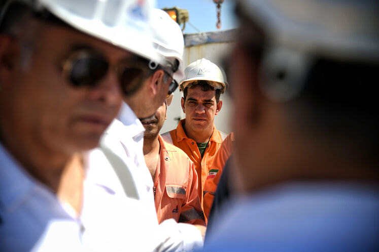 بازدید محسن پاکنژاد، وزیر نفت از سکوی A فاز ۱۸ و سکوی فاز پنجم میدان مشترک پارس جنوبی