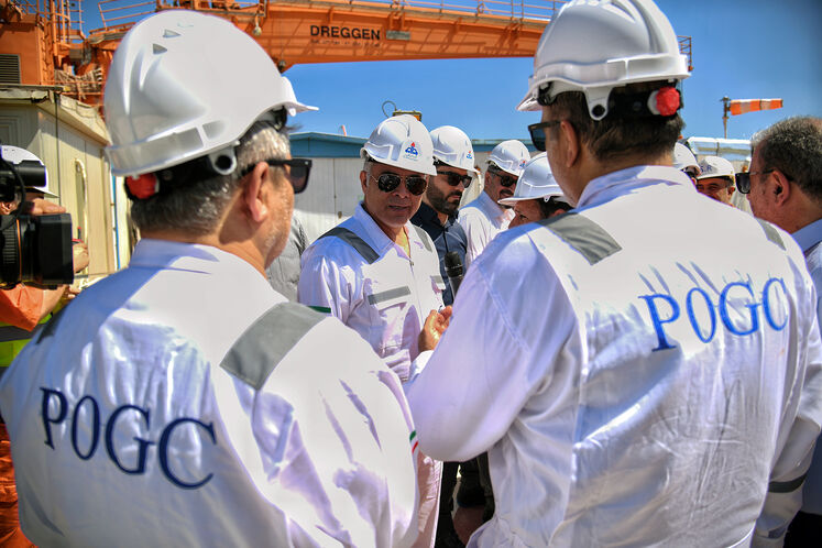 بازدید محسن پاکنژاد، وزیر نفت از سکوی A فاز ۱۸ و سکوی فاز پنجم میدان مشترک پارس جنوبی