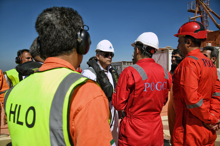 بازدید محسن پاکنژاد، وزیر نفت از سکوی A فاز ۱۸ و سکوی فاز پنجم میدان مشترک پارس جنوبی