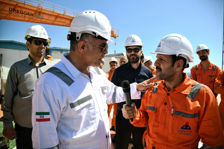 بازدید محسن پاکنژاد، وزیر نفت از سکوی A فاز ۱۸ و سکوی فاز پنجم میدان مشترک پارس جنوبی