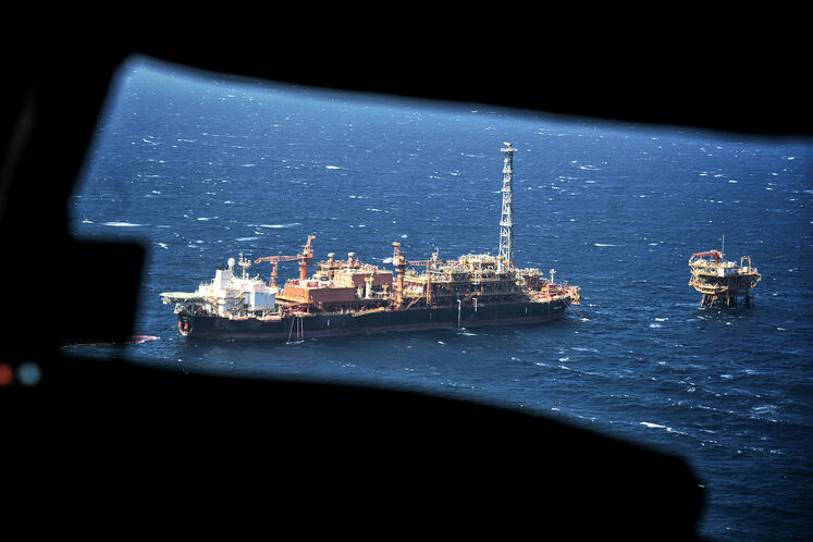 بازدید محسن پاکنژاد، وزیر نفت از سکوی A فاز ۱۸ و سکوی فاز پنجم میدان مشترک پارس جنوبی