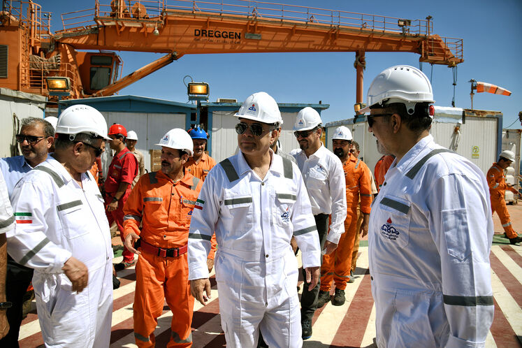 بازدید محسن پاکنژاد، وزیر نفت از سکوی A فاز ۱۸ و سکوی فاز پنجم میدان مشترک پارس جنوبی