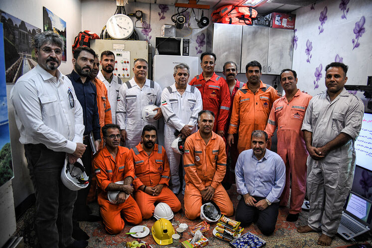 بازدید محسن پاکنژاد، وزیر نفت از سکوی A فاز ۱۸ و سکوی فاز پنجم میدان مشترک پارس جنوبی