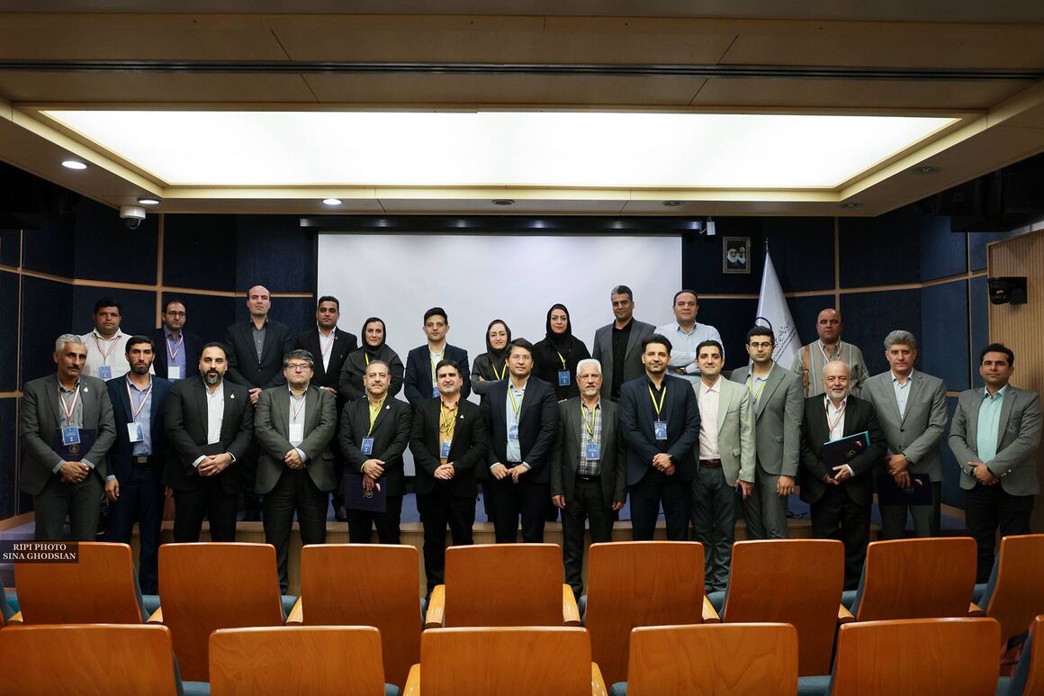 رویداد اشتراکگذاری تجربهها و هفتمین نشست تخصصی مدیریت دانش در پژوهشگاه صنعت نفت برگزار شد رویداد اشتراکگذاری تجربهها و هفتمین نشست تخصصی مدیریت دانش در پژوهشگاه صنعت نفت برگزار شد