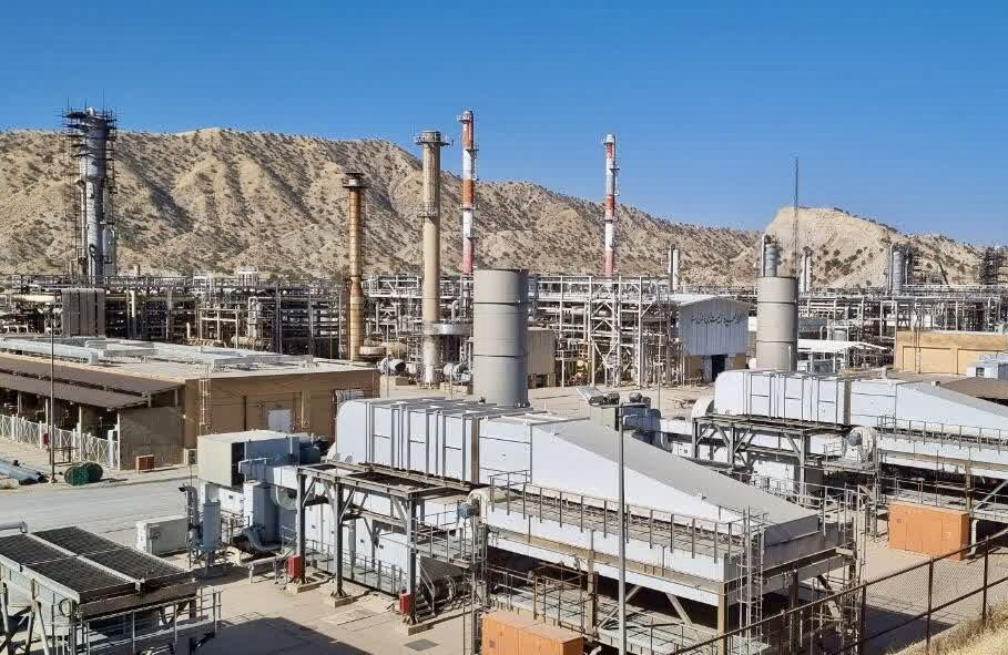 امضای قرارداد ۴ پروژه تولید بار اول در پالایشگاه ایلام امضای قرارداد ۴ پروژه تولید بار اول در پالایشگاه ایلام