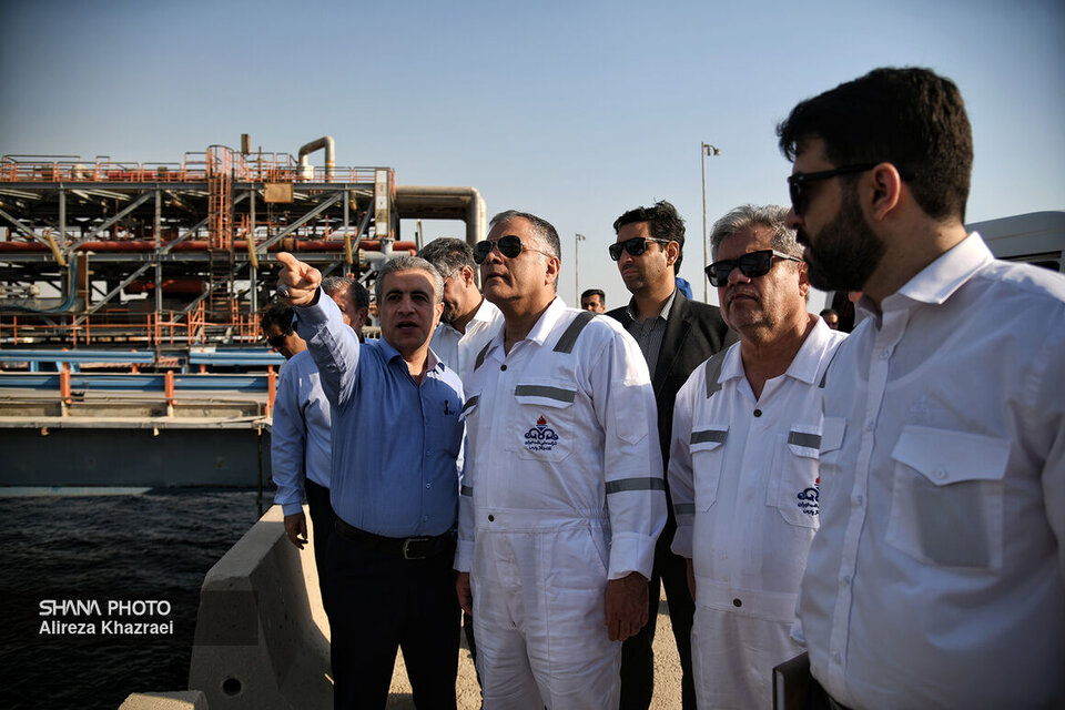 وزیر نفت از تأسیسات پالایشی، پتروشیمی و مجتمع بندری پارس بازدید کرد وزیر نفت از تأسیسات پالایشی، پتروشیمی و مجتمع بندری پارس بازدید کرد