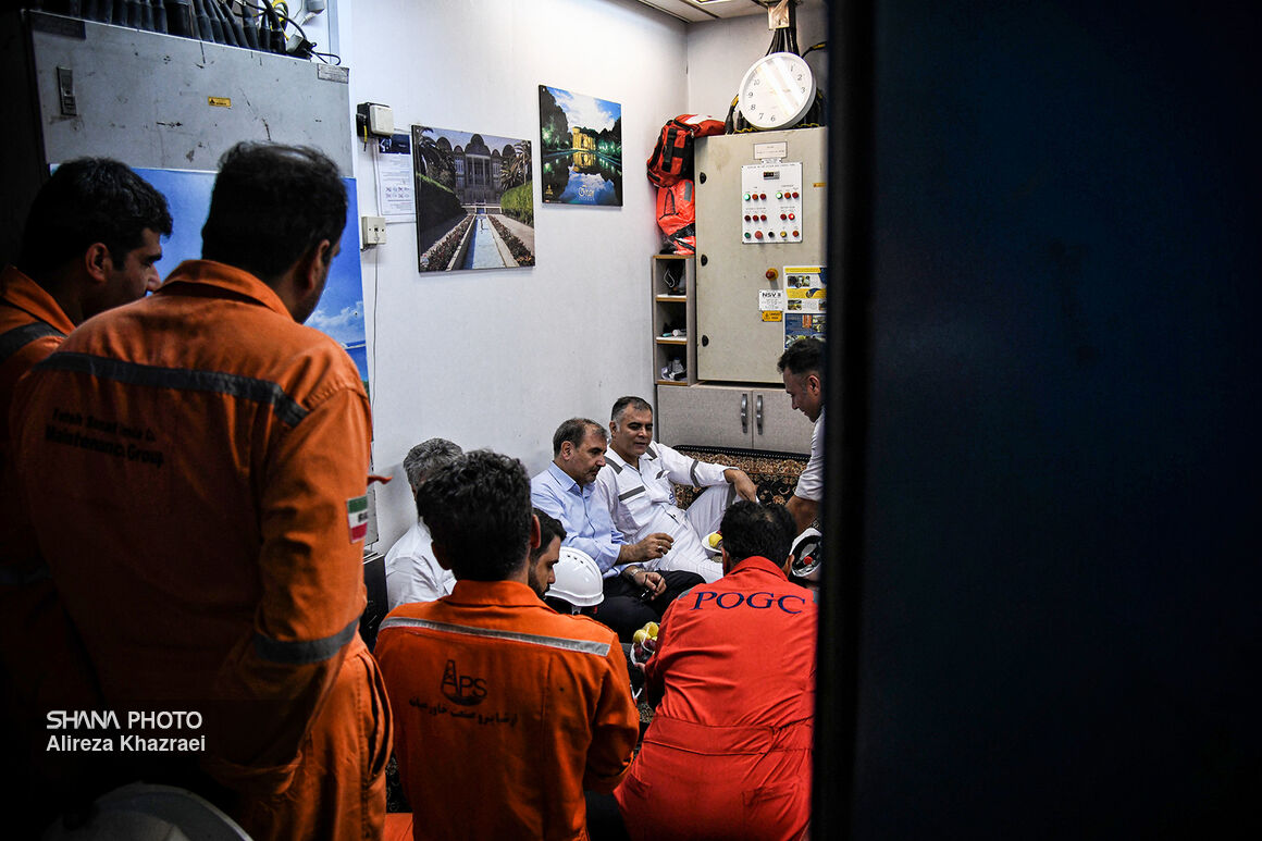 پابهپای «پاکنژاد» در سفر عسلویه و خارک