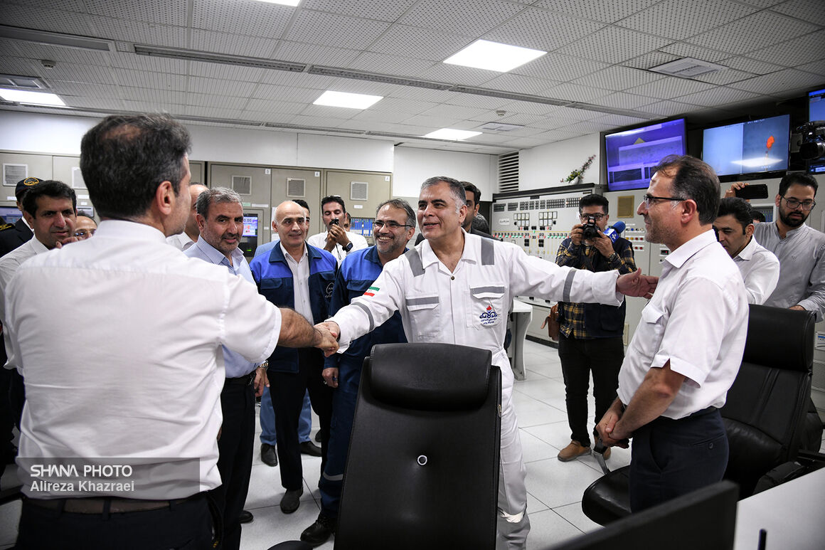 پابهپای «پاکنژاد» در سفر عسلویه و خارک