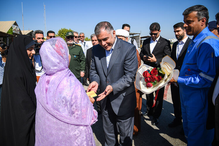 بازدید محسن پاک‌نژاد، وزیر نفت از قلب صادرات نفت ایران - جزیره خارک