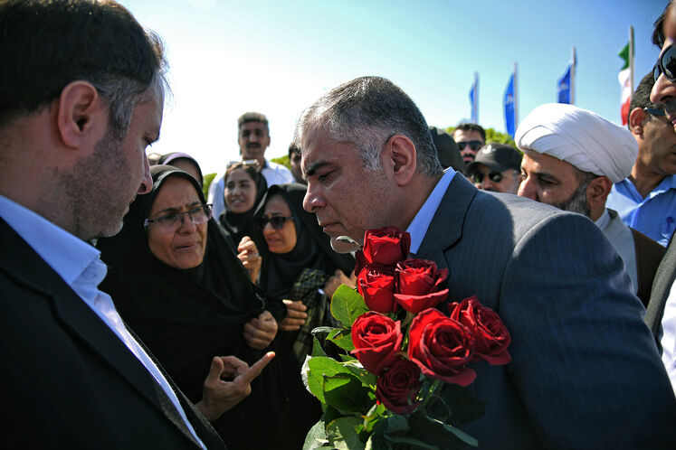 بازدید محسن پاک‌نژاد، وزیر نفت از قلب صادرات نفت ایران - جزیره خارک