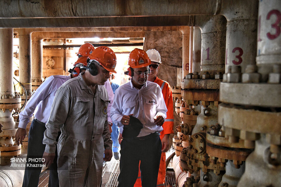 نخستین بازدید وزیر نفت از مناطق عملیاتی صنعت نفت نخستین بازدید وزیر نفت از مناطق عملیاتی صنعت نفت