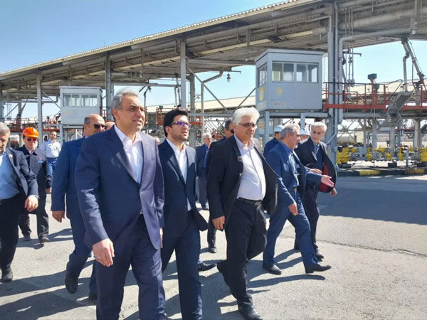 بازدید معاون وزیر در امور پالایش و پخش از تأسیسات انبار نفت تبریز بازدید معاون وزیر در امور پالایش و پخش از تأسیسات انبار نفت تبریز