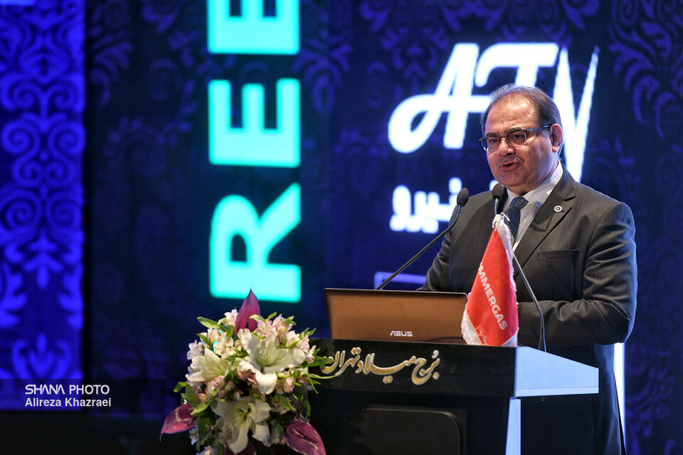 سرمایهگذاری ۴ میلیارد دلاری پتروشیمیها برای کاهش انتشار کربن سرمایهگذاری ۴ میلیارد دلاری پتروشیمیها برای کاهش انتشار کربن