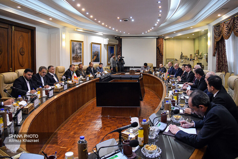 تأکید تهران و باکو بر پیگیری و توسعه پروژههای مشترک در حوزه انرژی تأکید تهران و باکو بر پیگیری و توسعه پروژههای مشترک در حوزه انرژی