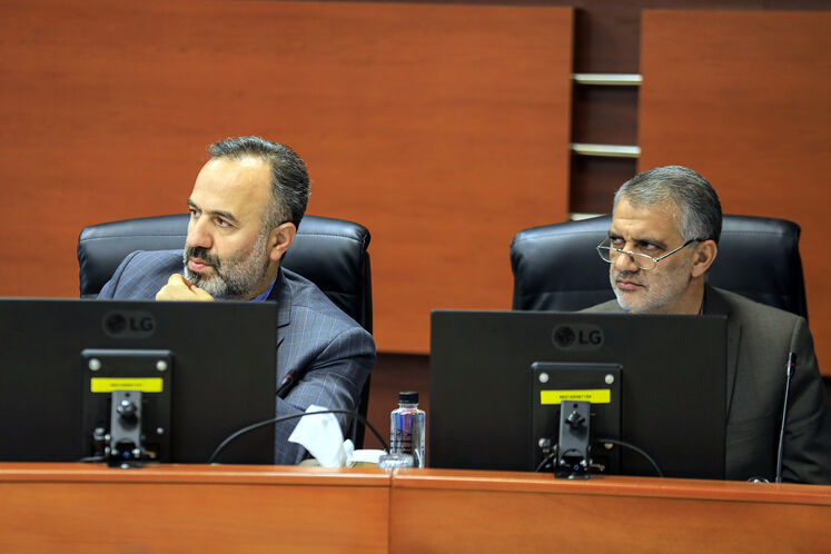 نشست مدیرعامل شرکت ملی پالایش و پخش فرآوردههای نفتی ، معاون وزیر راه و شهرسازی و مدیرعامل شرکت راهآهن جمهوری اسلامی