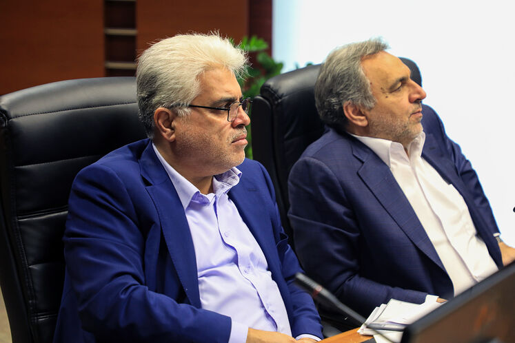 نشست مدیرعامل شرکت ملی پالایش و پخش فرآوردههای نفتی ، معاون وزیر راه و شهرسازی و مدیرعامل شرکت راهآهن جمهوری اسلامی