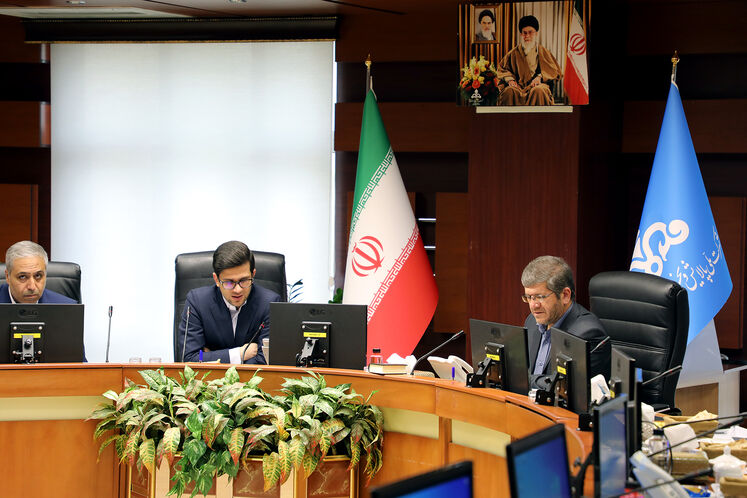 نشست مدیرعامل شرکت ملی پالایش و پخش فرآوردههای نفتی ، معاون وزیر راه و شهرسازی و مدیرعامل شرکت راهآهن جمهوری اسلامی