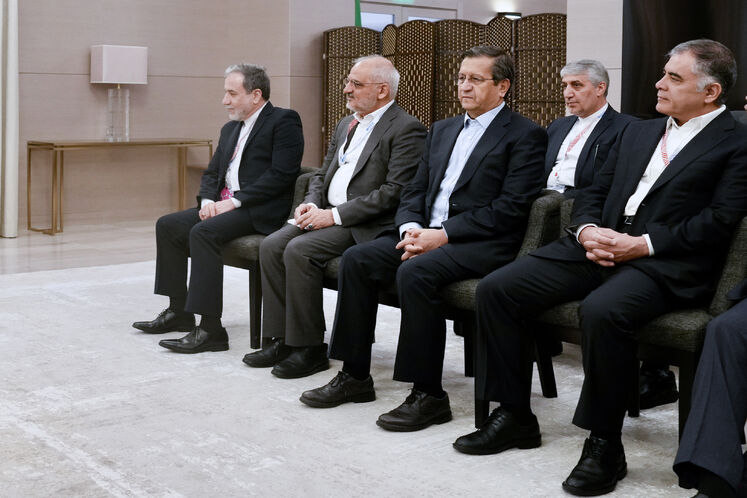 دکتر مسعود پزشکیان صبح امروز پنجشنبه در حاشیه اجلاس دو روزه سران بریکس که در کازان روسیه در حال برگزاری است، با نیکول پاشینیان نخست وزیر ارمنستان دیدار و گفتوگو کرد.