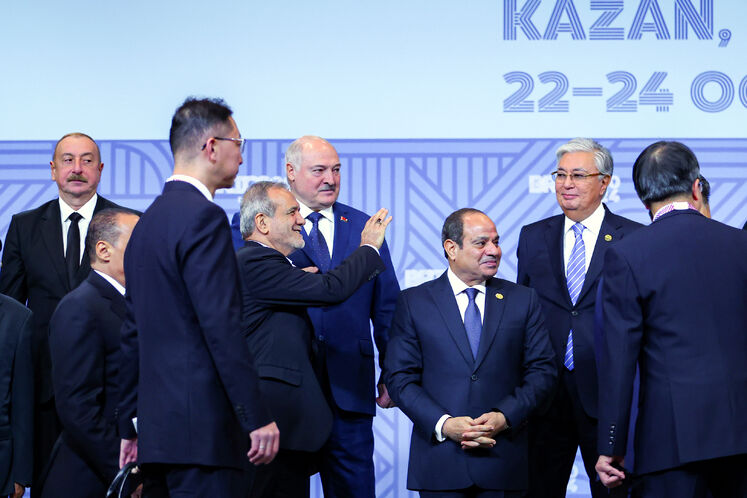 یک روز پس از افتتاح شانزدهمین اجلاس سران گروه بریکس ، نخستین نشست بریکس پلاس، «نشست مشترک سران بریکس با کشورهای مدعو و دوستان بریکس» و با سخنرانی دکتر مسعود پزشکیان رئیسجمهوری اسلامی ایران ظهر امروز پنجشنبه در کازان مرکز تاتارستان روسیه برگزار شد .