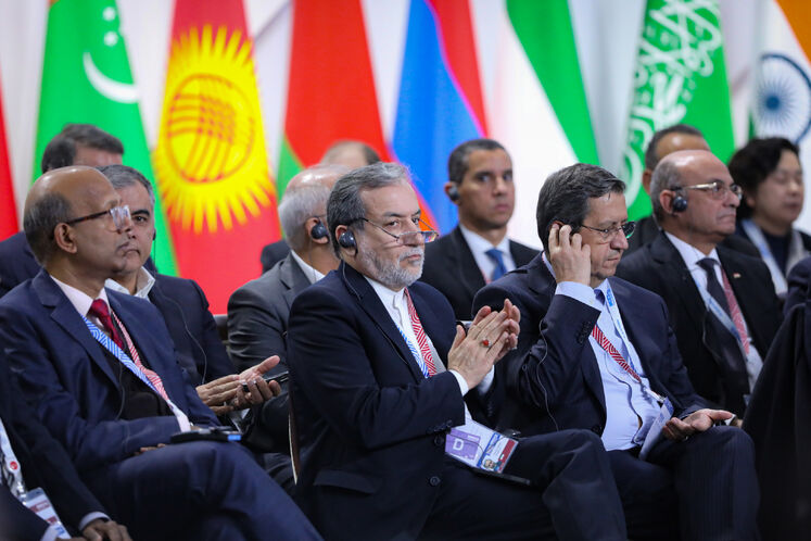 یک روز پس از افتتاح شانزدهمین اجلاس سران گروه بریکس ، نخستین نشست بریکس پلاس، «نشست مشترک سران بریکس با کشورهای مدعو و دوستان بریکس» و با سخنرانی دکتر مسعود پزشکیان رئیسجمهوری اسلامی ایران ظهر امروز پنجشنبه در کازان مرکز تاتارستان روسیه برگزار شد .