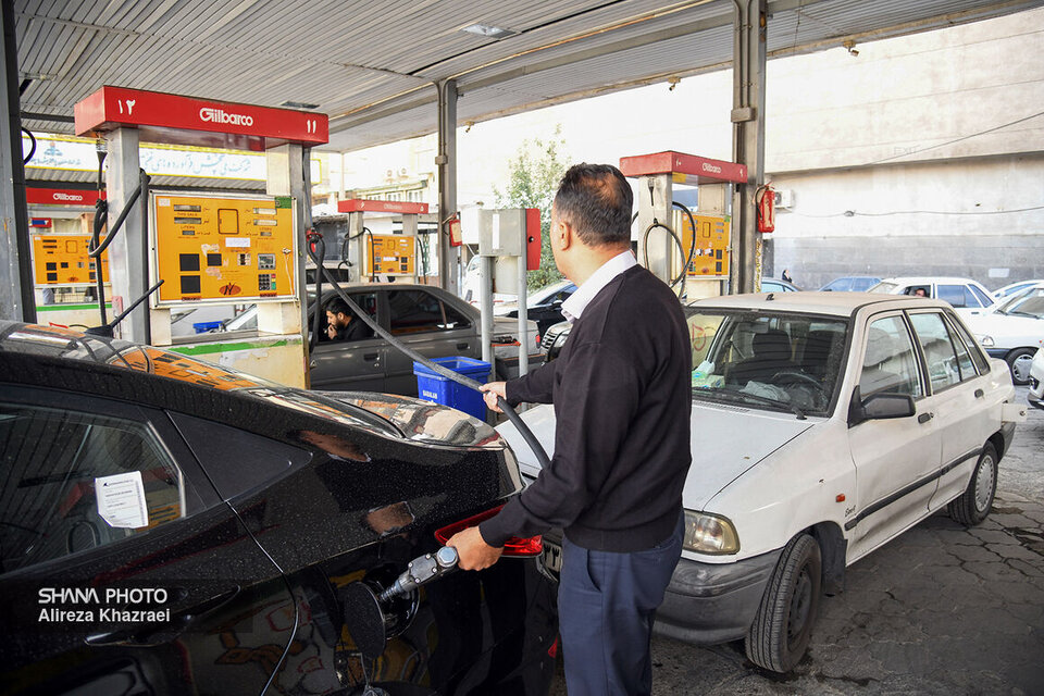 مصرف بنزین کشور به ۱۳۰ میلیون لیتر رسید مصرف بنزین کشور به ۱۳۰ میلیون لیتر رسید