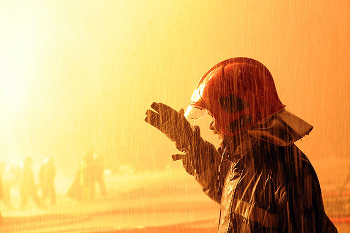 رگ سفید؛ جدال غیرت مردان صنعت نفت با آتش رگ سفید؛ جدال غیرت مردان صنعت نفت با آتش