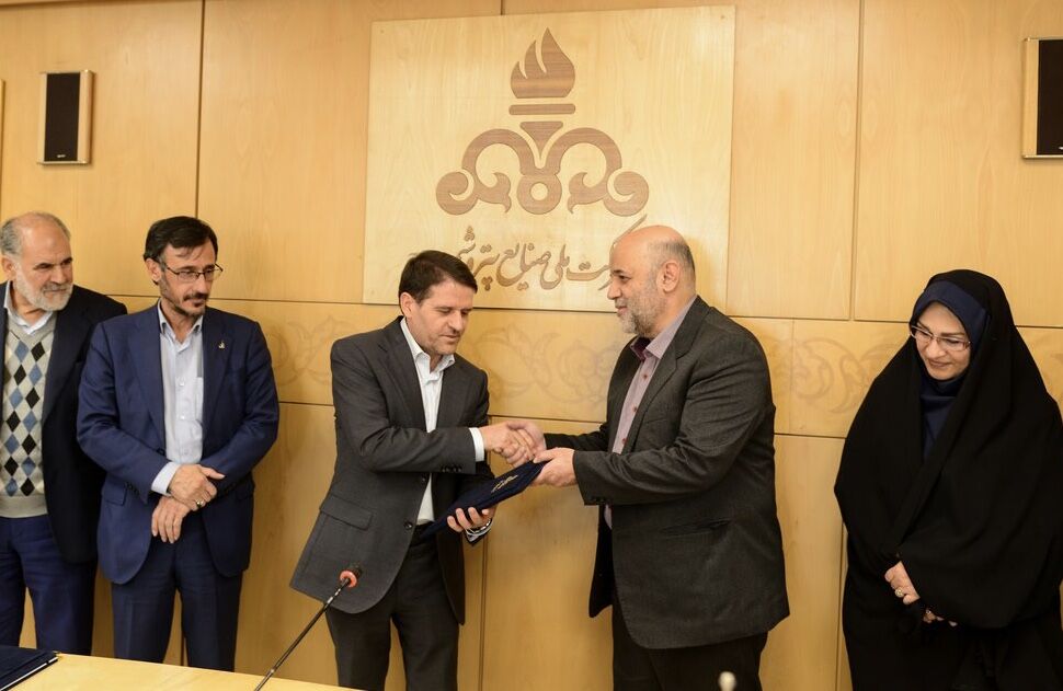 شرکت ملی صنایع پتروشیمی در کنار بخش تولید شرکت ملی صنایع پتروشیمی در کنار بخش تولید