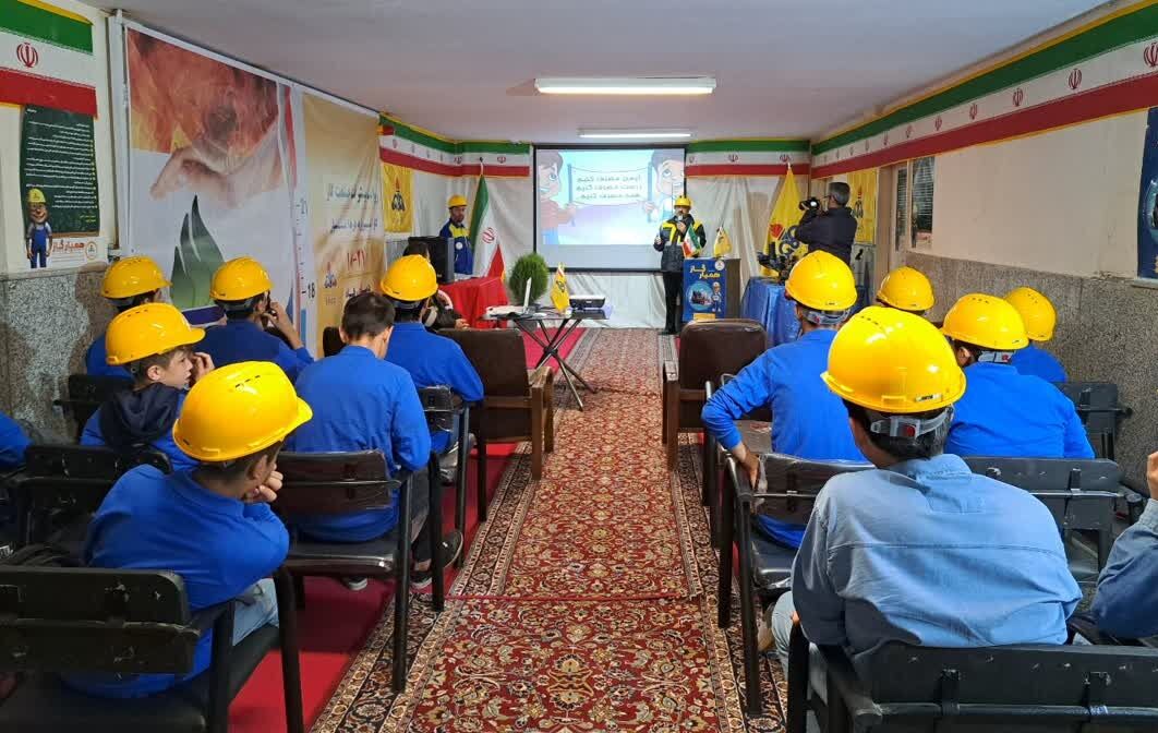 دانشآموزان پایتخت با صنعت گاز آشنا شدند دانشآموزان پایتخت با صنعت گاز آشنا شدند