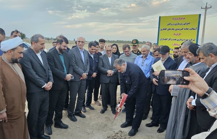 آغاز عملیات اجرایی زیرسازی و آسفالت جاده روستایی گناوه