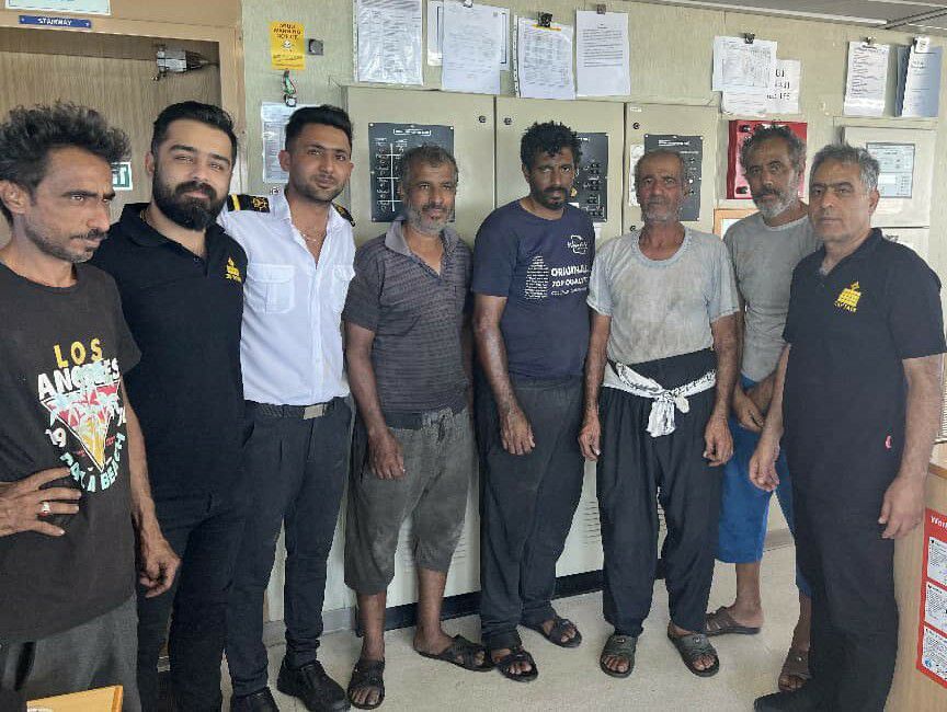 نجات ۵ خدمه لنج باری از سوی کشتی شرکت ملی نفتکش ایران نجات ۵ خدمه لنج باری از سوی کشتی شرکت ملی نفتکش ایران