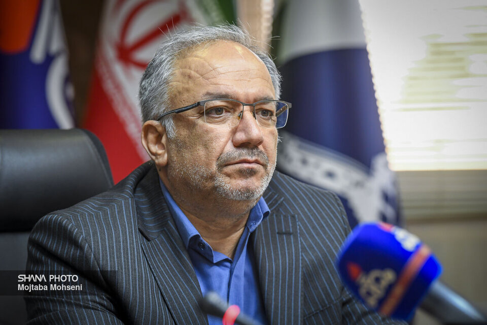 ایران یک میلیارد دلار برای خرید دکلهای حفاری سرمایهگذاری میکند ایران یک میلیارد دلار برای خرید دکلهای حفاری سرمایهگذاری میکند