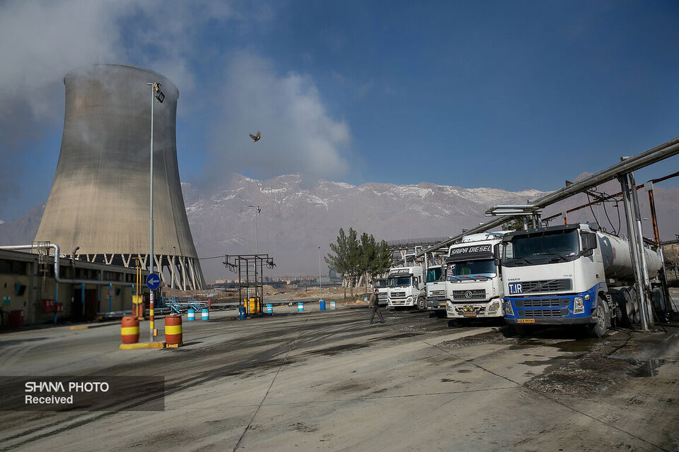 تحویل بیش از ۱۰۶ میلیون لیتر سوخت مایع به نیروگاههای کشور در یک روز تحویل بیش از ۱۰۶ میلیون لیتر سوخت مایع به نیروگاههای کشور در یک روز