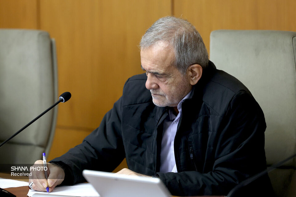 پیروزی تاریخی، حاصل وحدت و مقاومت ملت ایران است پیروزی تاریخی، حاصل وحدت و مقاومت ملت ایران است