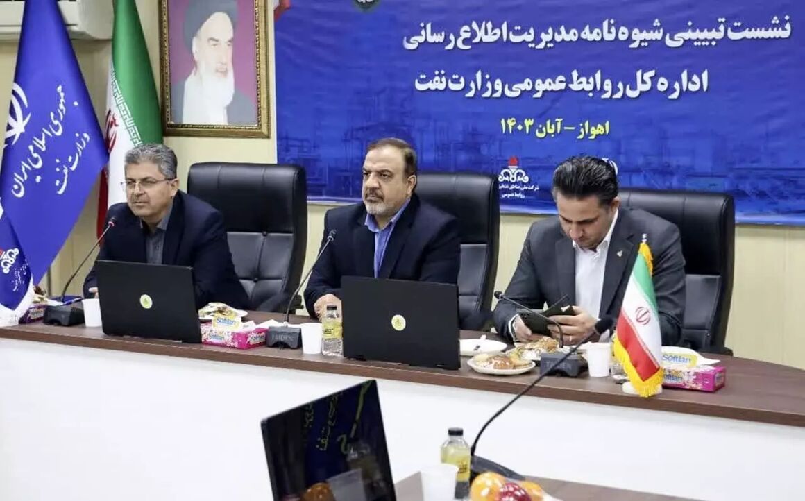 دستاوردهای صنعت نفت به بهترین وجه برای مردم تبیین شود دستاوردهای صنعت نفت به بهترین وجه برای مردم تبیین شود