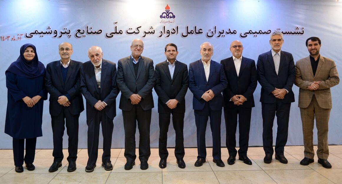 چالشها و فرصتهای توسعه صنعت پتروشیمی با حضور مدیران ادوار پتروشیمی بررسی شد چالشها و فرصتهای توسعه صنعت پتروشیمی با حضور مدیران ادوار پتروشیمی بررسی شد