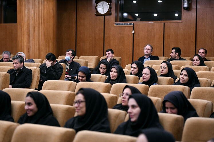 آیین گردهمایی کارکنان اداره کل روابط عمومی وزارت نفت و تجلیل از بازنشستگان