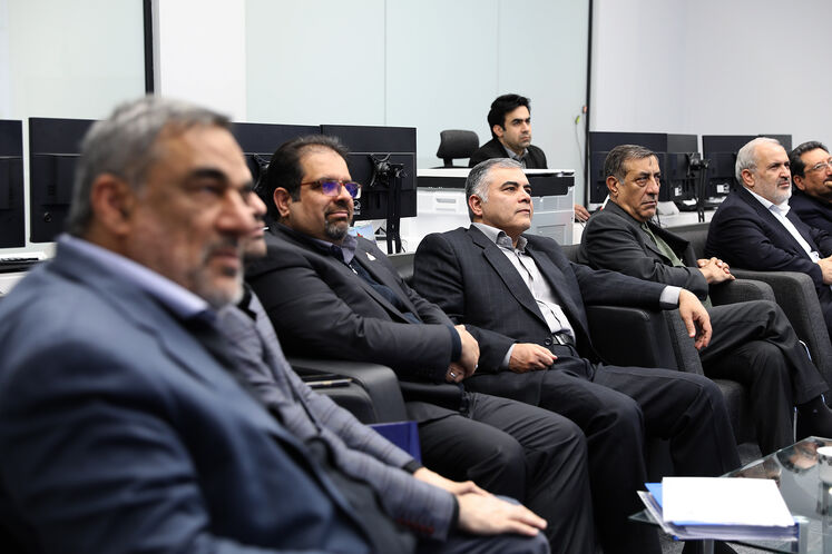 نشست بررسی سوخترسانی زمستانی با حضور معاون اجرایی رئیس جمهوری، وزرای نفت، نیرو، صمت و رئیس سازمان برنامه و بودجه