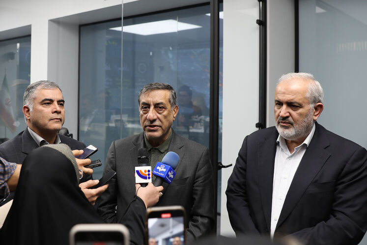 عباس علیآبادی، وزیر نیرو، محمدجعفر قائمپناه، معاون اجرایی رئیسجمهوری و محسن پاکنژاد، وزیر نفت