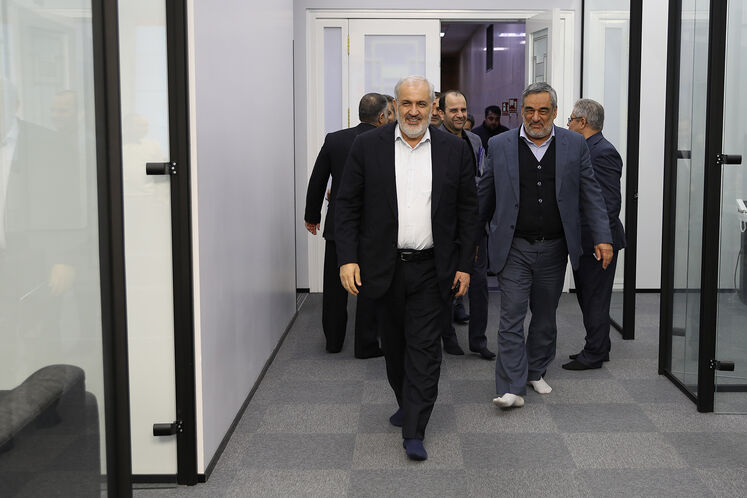 حمید بورد، مدیرعامل شرکت ملی نفت ایران و عباس علیآبادی، وزیر نیرو