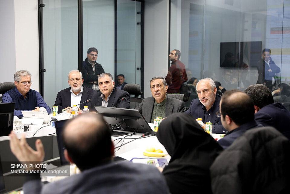 نشست دولتمردان در وزارت نفت برای تأمین سوخت زمستانی نشست دولتمردان در وزارت نفت برای تأمین سوخت زمستانی