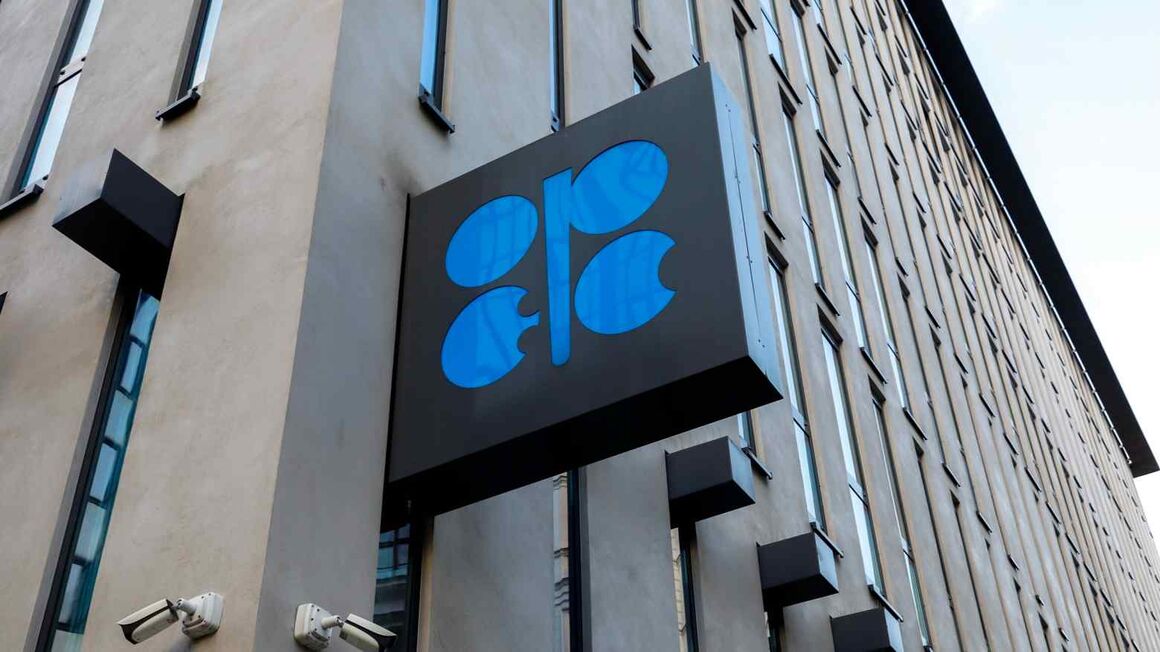 Iran holds 2nd place in OPEC oil output