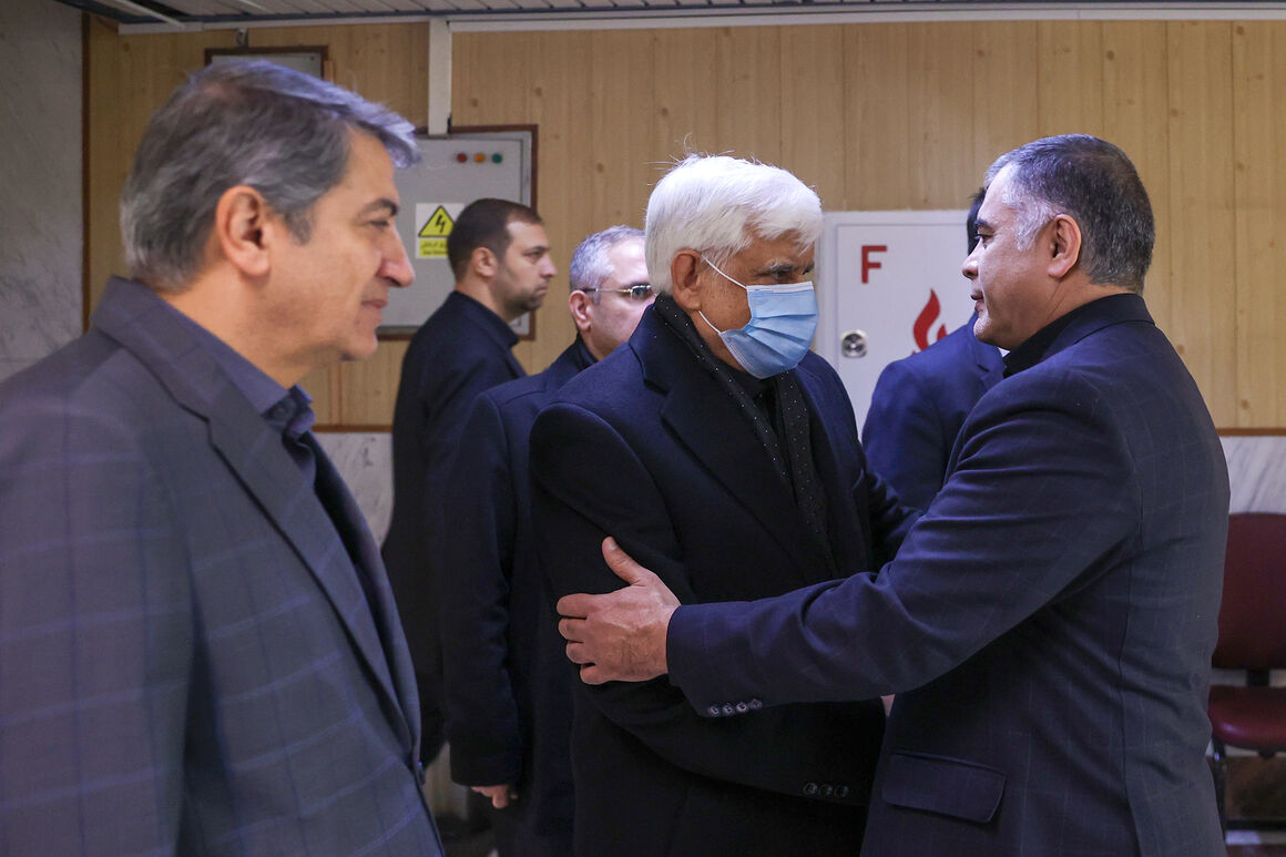 حضور معاون اول رئیسجمهوری در تشییع پیکر برادر وزیر نفت