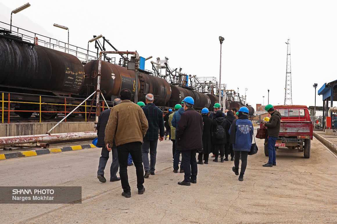 Shana Rey Shana - Media visits oil storage facilities in Rey