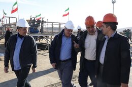 Deputy oil minister visits key gas projects in eastern Iran