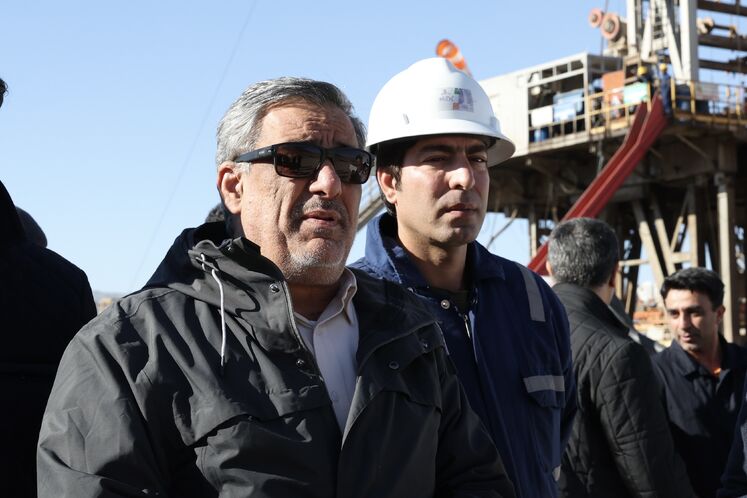 NIOC head visits gas projects in eastern Iran