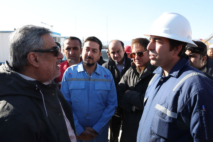 NIOC head visits gas projects in eastern Iran