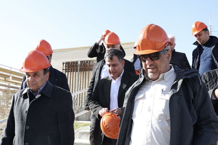 NIOC head visits gas projects in eastern Iran