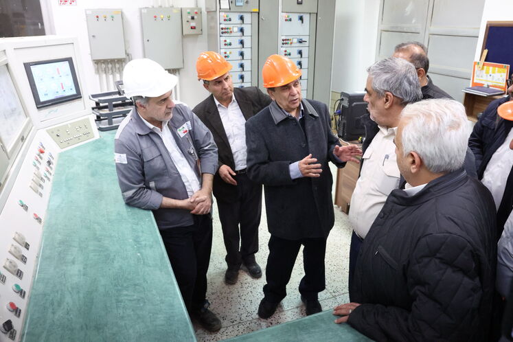 NIOC head visits gas projects in eastern Iran