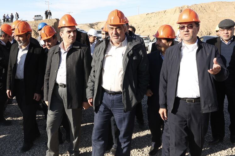 NIOC head visits gas projects in eastern Iran